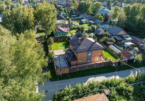 Дом 301м&sup2;, 2-этажный, участок 10 сот.  