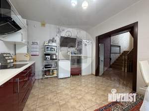 Дом 240м&sup2;, 3-этажный, участок 8 сот.  