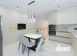 Дом 299м&sup2;, 3-этажный, участок 7 сот.  