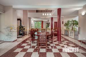 Дом 308м&sup2;, 2-этажный, участок 6 сот.  