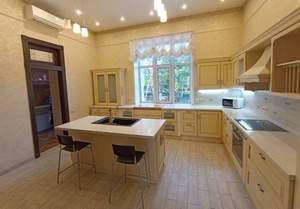 Дом 660м&sup2;, 3-этажный, участок 8 сот.  