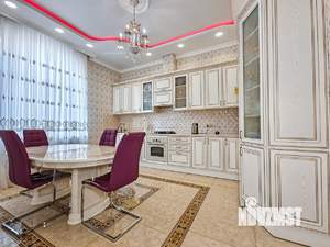 Дом 420м&sup2;, 3-этажный, участок 7 сот.  