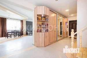 Коттедж 340м², 3-этажный, участок 10 сот.  