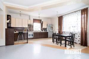 Коттедж 340м², 3-этажный, участок 10 сот.  
