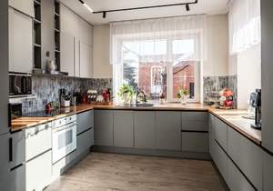 Дом 450м&sup2;, 3-этажный, участок 10 сот.  