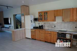 Коттедж 250м², 3-этажный, участок 4 сот.  