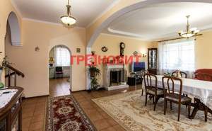 Дом 640м&sup2;, 2-этажный, участок 9 сот.  