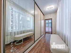 Коттедж 300м&sup2;, 3-этажный, участок 8 сот.  