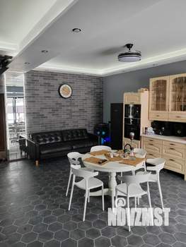 Дом 220м², 3-этажный, участок 6 сот.  