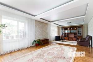 Коттедж 240м², 3-этажный, участок 8 сот.  