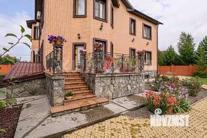 Коттедж 560м², 3-этажный, участок 9 сот.  