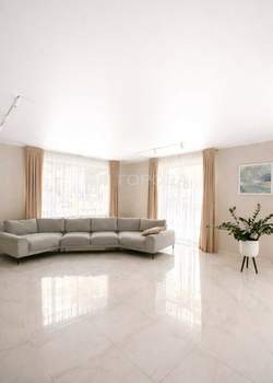 Дом 420м&sup2;, 2-этажный, участок 15 сот.  