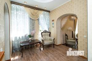 Коттедж 280м², 2-этажный, участок 14 сот.  
