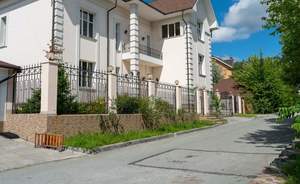 Дом 660м&sup2;, 3-этажный, участок 8 сот.  