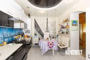 Дом 240м², 2-этажный, участок 10 сот.  