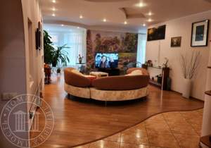 Дом 350м², 2-этажный, участок 10 сот.  