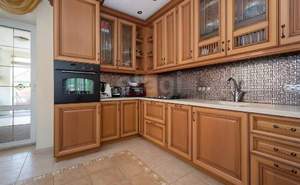 Дом 375м², 3-этажный, участок 12 сот.  