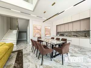 Дом 251м², 2-этажный, участок 11 сот.  
