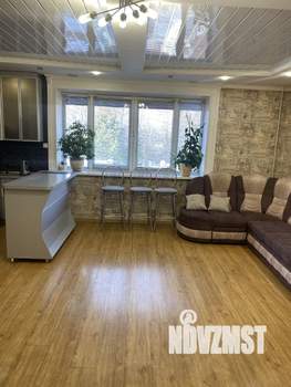 Дом 240м&sup2;, 3-этажный, участок 6 сот.  