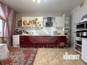 Дом 240м&sup2;, 3-этажный, участок 8 сот.  