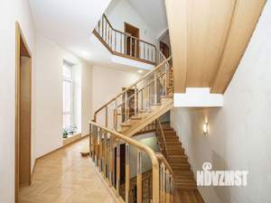 Дом 456м&sup2;, 3-этажный, участок 10 сот.  