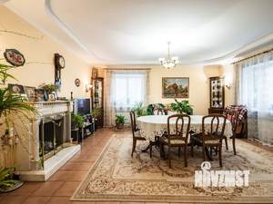 Дом 640м², 3-этажный, участок 8 сот.  