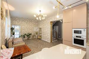 Дом 251м², 2-этажный, участок 6 сот.  