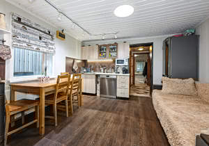 Дом 60м&sup2;, 2-этажный, участок 5 сот.  