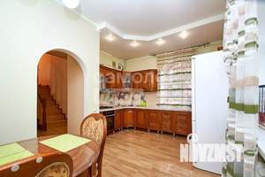 Коттедж 357м², 4-этажный, участок 15 сот.  
