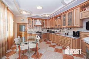 Коттедж 556м&sup2;, 3-этажный, участок 16 сот.  