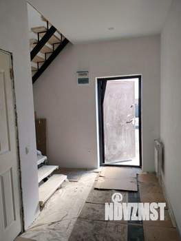 Дом 100м&sup2;, 2-этажный, участок 3 сот.  