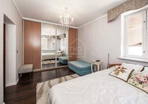 Дом 450м&sup2;, 3-этажный, участок 10 сот.  