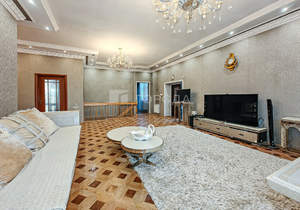 Дом 443м&sup2;, 2-этажный, участок 14 сот.  