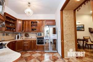 Коттедж 550м&sup2;, 3-этажный, участок 13 сот.  