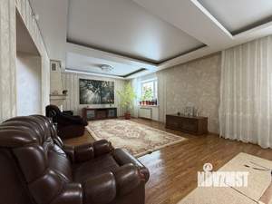 Дом 240м&sup2;, 3-этажный, участок 8 сот.  