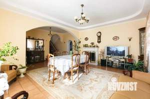 Коттедж 640м², 3-этажный, участок 9 сот.  