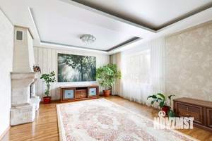 Коттедж 240м², 3-этажный, участок 8 сот.  