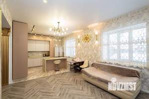 Дом 251м&sup2;, 3-этажный, участок 6 сот.  