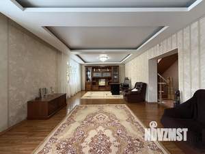 Дом 240м&sup2;, 3-этажный, участок 8 сот.  