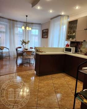 Дом 350м², 2-этажный, участок 10 сот.  