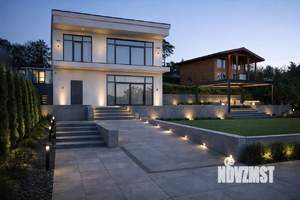 Коттедж 230м&sup2;, 2-этажный, участок 20 сот.  