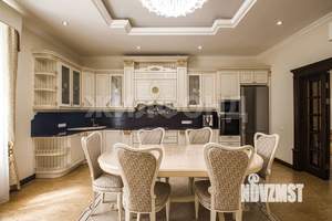 Коттедж 1213м², 3-этажный, участок 30 сот.  