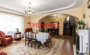 Дом 640м&sup2;, 2-этажный, участок 9 сот.  