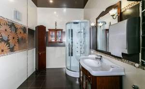 Дом 404м&sup2;, 3-этажный, участок 8 сот.  