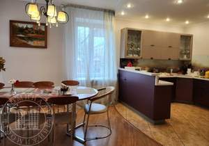Дом 350м², 2-этажный, участок 10 сот.  