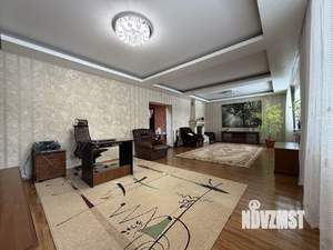 Дом 240м&sup2;, 3-этажный, участок 8 сот.  