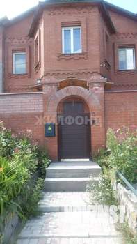 Коттедж 352м&sup2;, 2-этажный, участок 10 сот.  