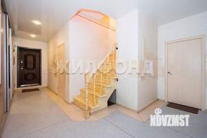 Коттедж 340м², 3-этажный, участок 10 сот.  