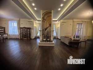 Дом 660м&sup2;, 3-этажный, участок 8 сот.  