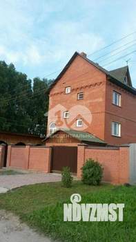 Дом 220м&sup2;, 3-этажный, участок 8 сот.  